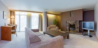 Royal Square Hotel & Suites