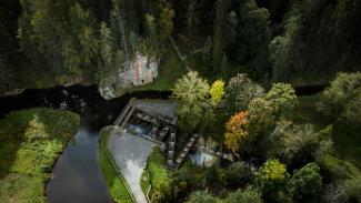 Ānfabrikas slūžas ar zivju ceļu