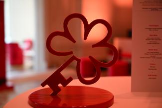 125 gadus pēc tās izveides MICHELIN ceļvedis nosaka jaunu pasaules standartu viesnīcu izcilībai ar MICHELIN Atslēgu apbalvojumu