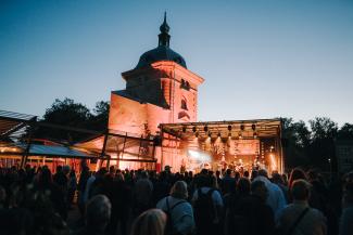 Valmiermuižas etnomūzikas festivāls / Valmiermuiža 