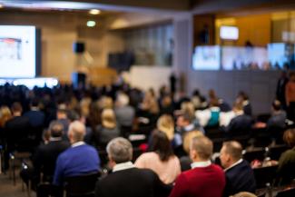 Cilvēki konferencē