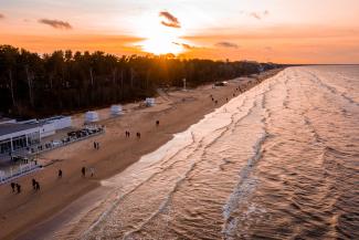 Baltijas jūras pludmale Jūrmalā