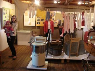 Izstāde „ ... es, mamma, tētis... /ĢIMENE/”